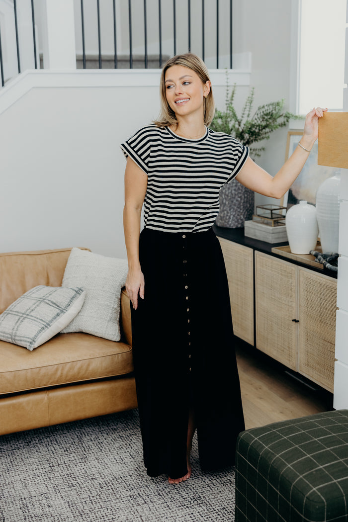 BUTTON FRONT SLIT MAXI IN BLACK